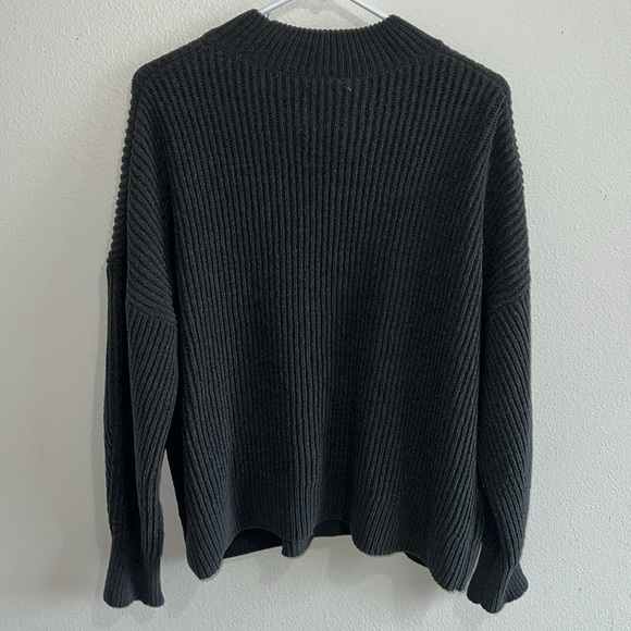 Abercrombie and Fitch Women’s Dark Gray Sweater - Picture 6 of 6